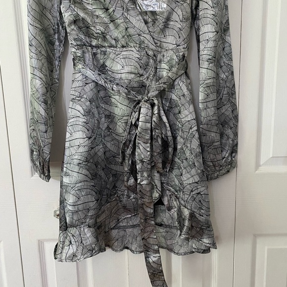 NWT SILVIAN HEACH Elegant Silver Wrap Dress Italy 38 - Picture 5 of 14